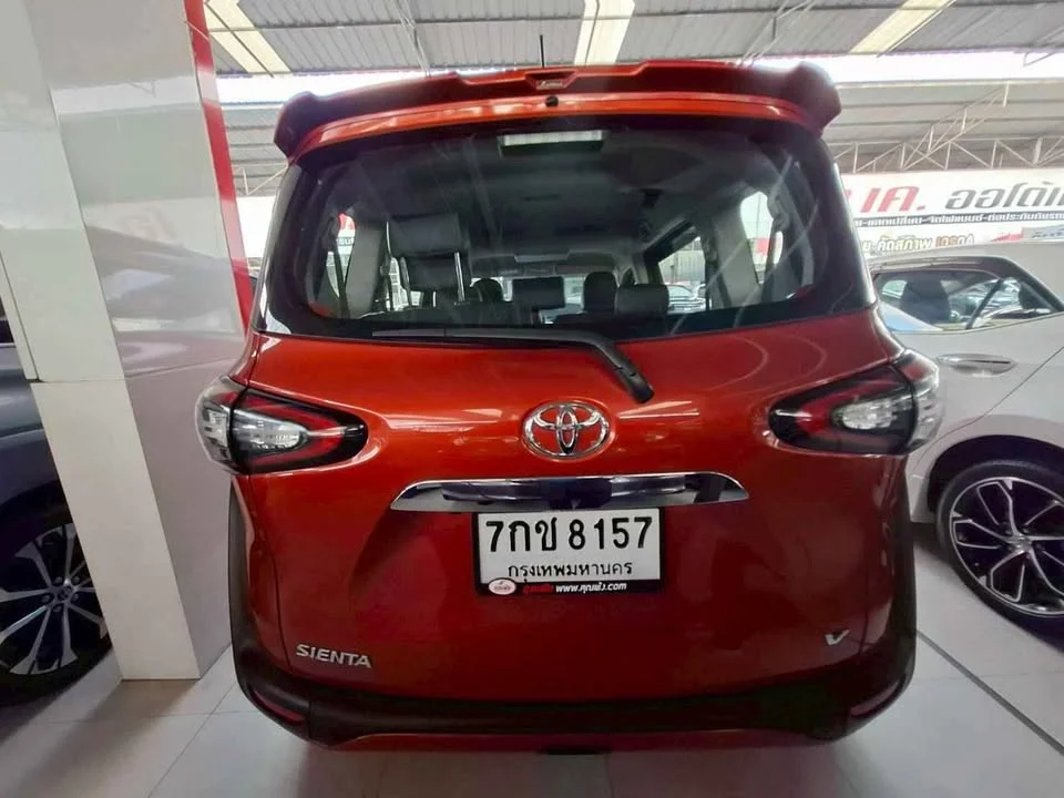 2017 Toyota Sienta II 2