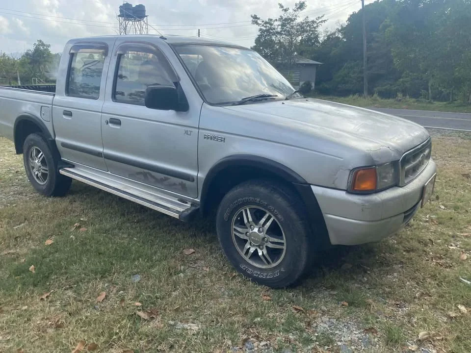 2000 Mazda 2500 Fighter V 2