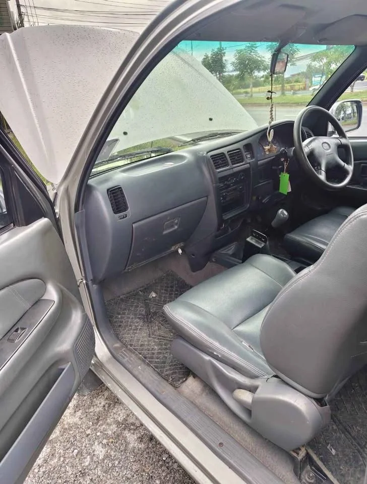 2003 Toyota Hilux Tiger VI 2