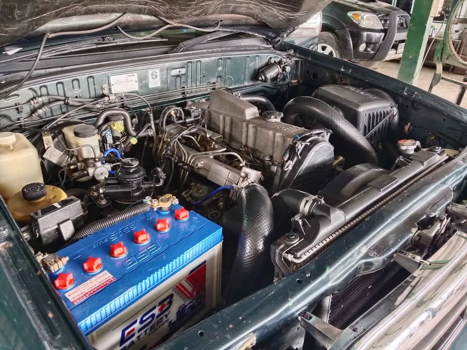 2000 Mazda 2500 Fighter V 2