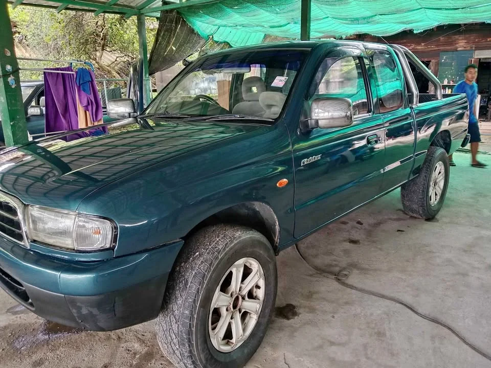 2000 Mazda 2500 Fighter V 3
