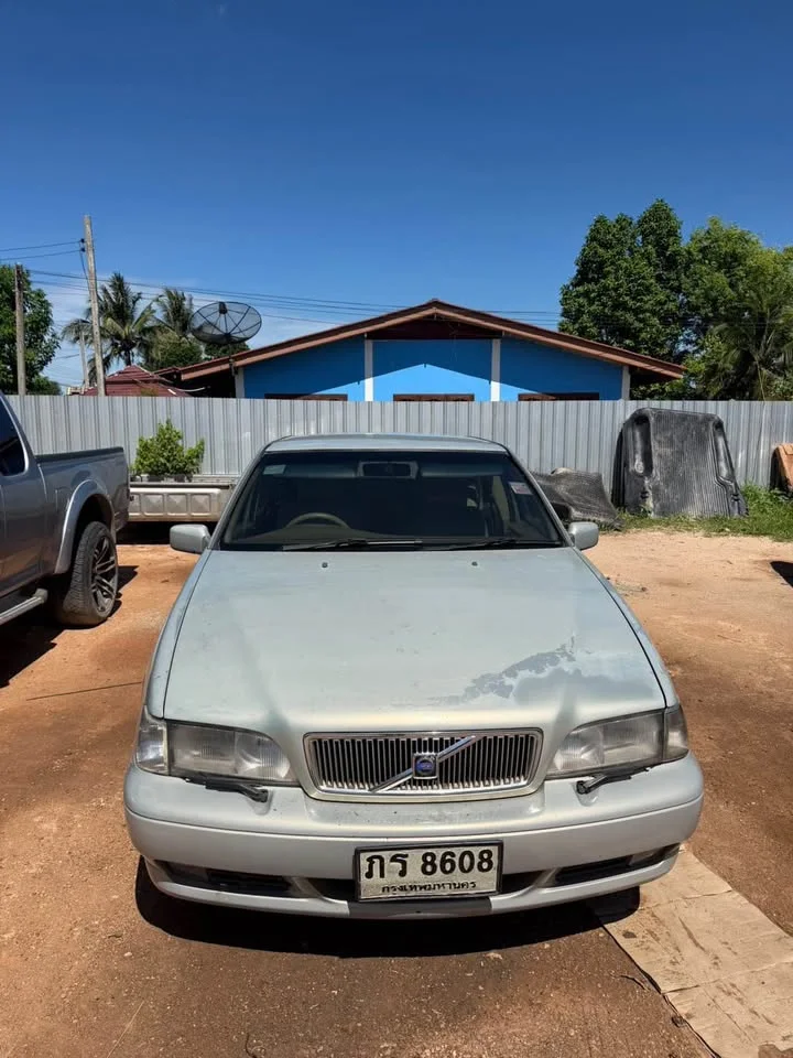2003 Volvo S70 2