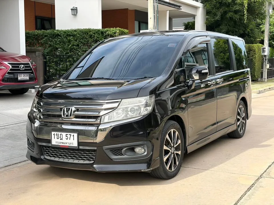 2014 Honda Stepwgn IV 3