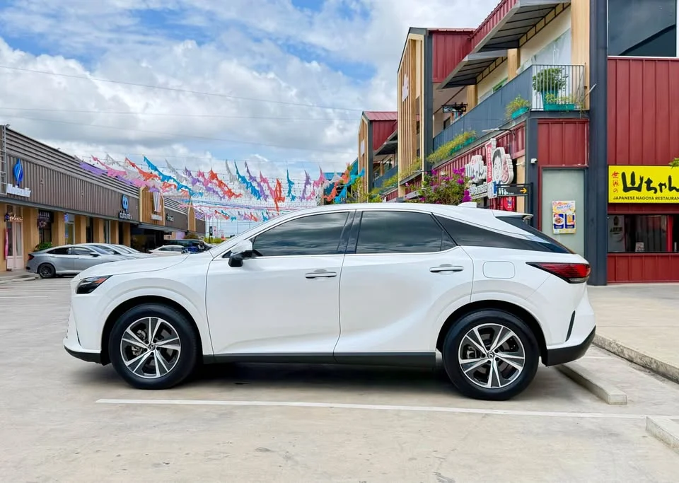 2023 Lexus RX V 2