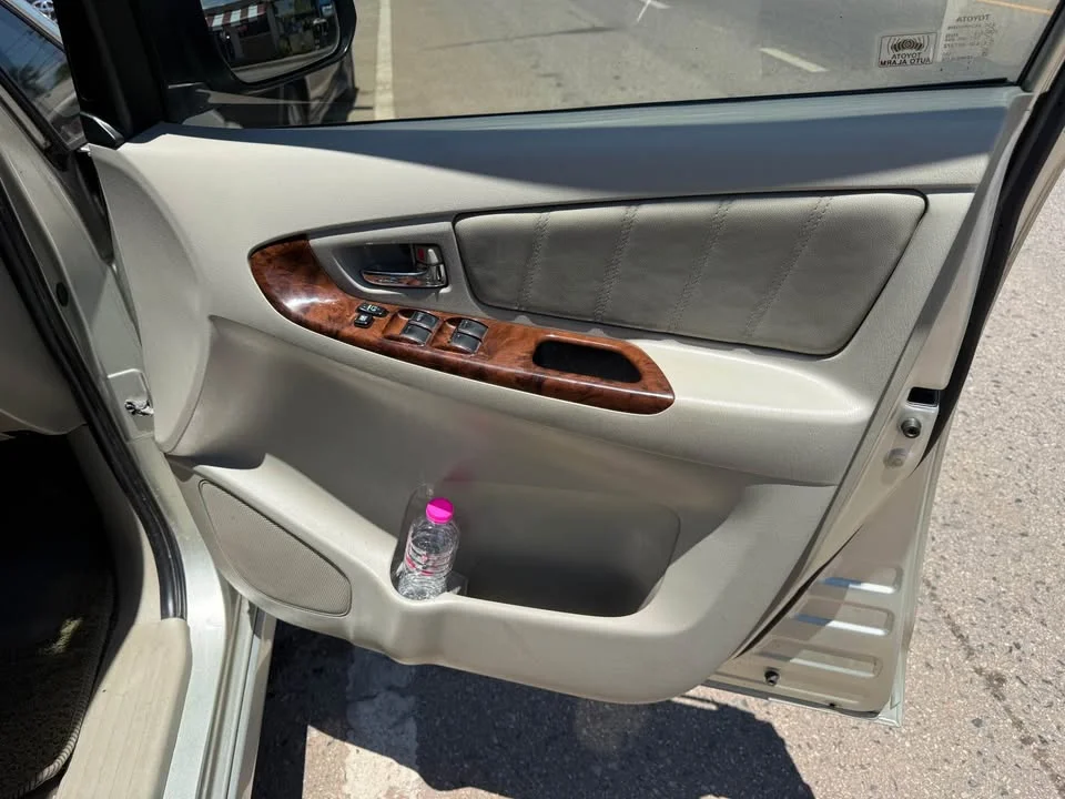 2011 Toyota Innova I 2