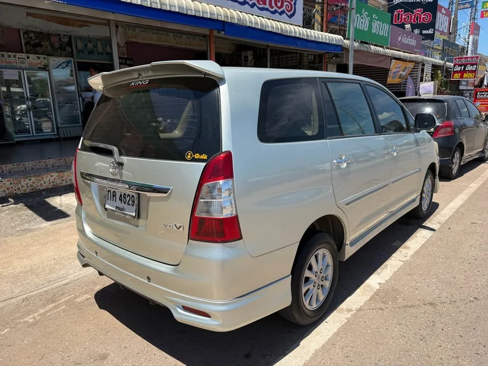 2011 Toyota Innova I 3