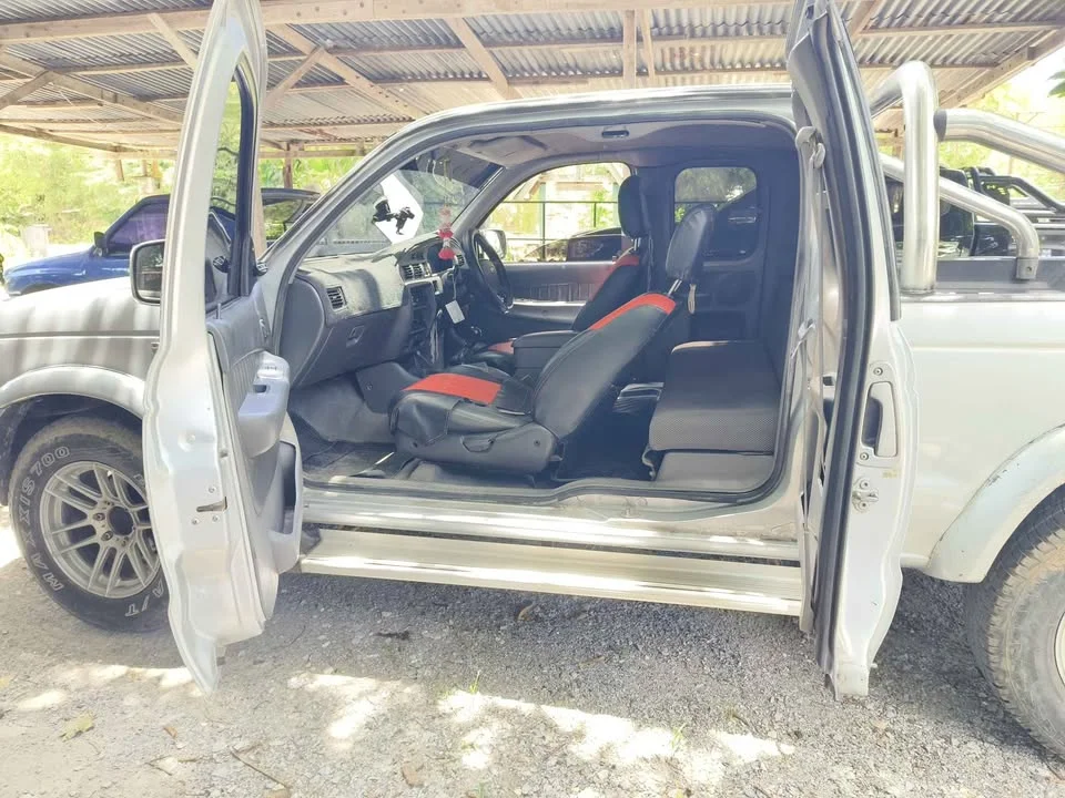 2005 Mazda 2500 Fighter V 3