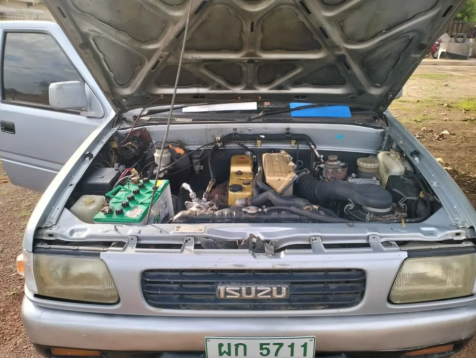 1995 Isuzu TFR III 2
