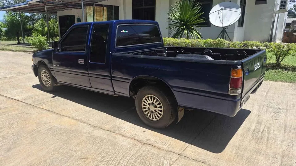 1998 Isuzu TFR III 3