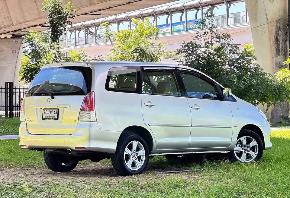 2010 Toyota Innova I 2