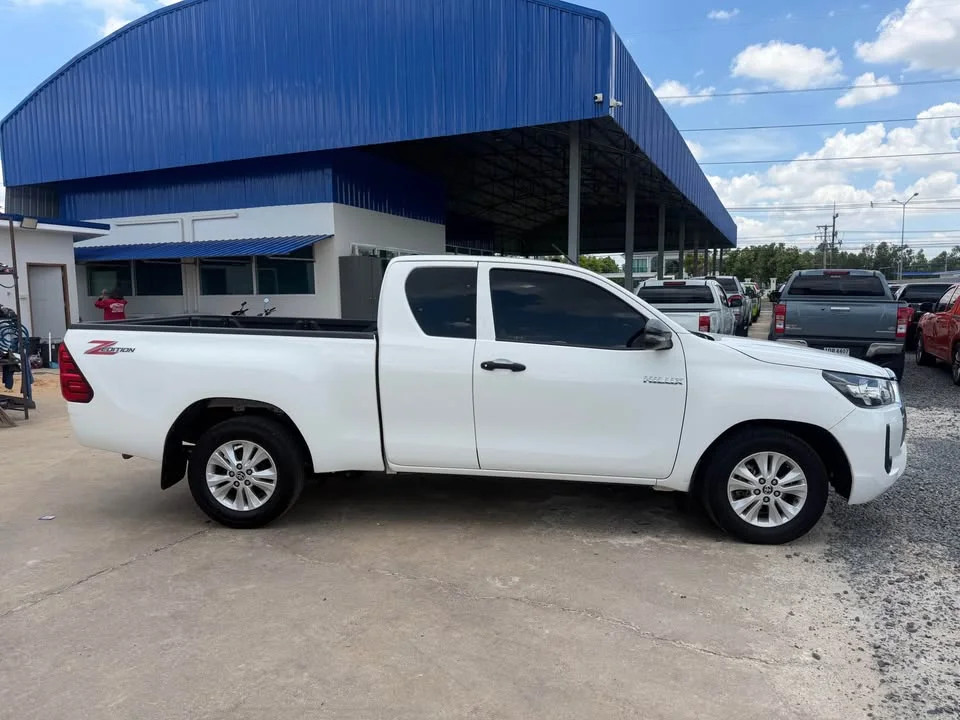 2022 Toyota Hilux VIII 2