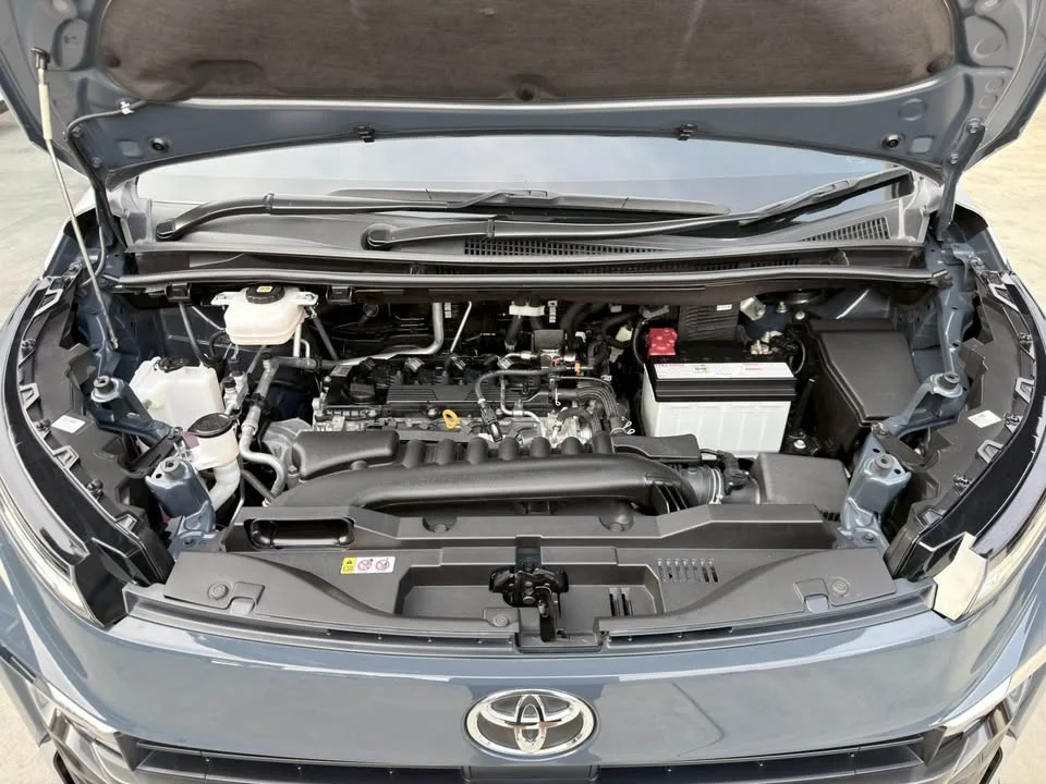 2023 Toyota Voxy IV 2