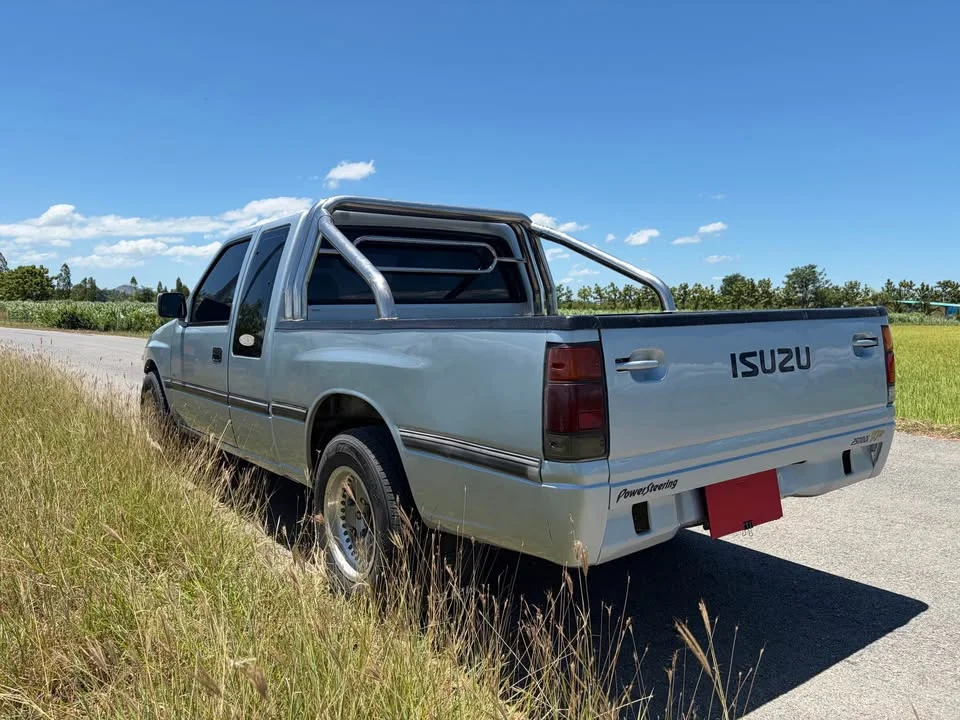 1996 Isuzu TFR III 3