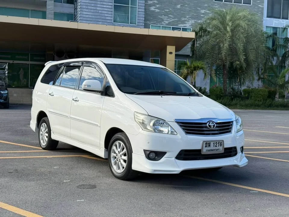 2012 Toyota Innova I 2