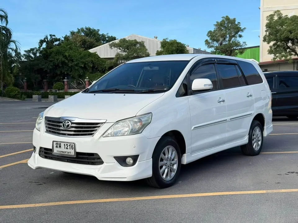 2012 Toyota Innova I 3