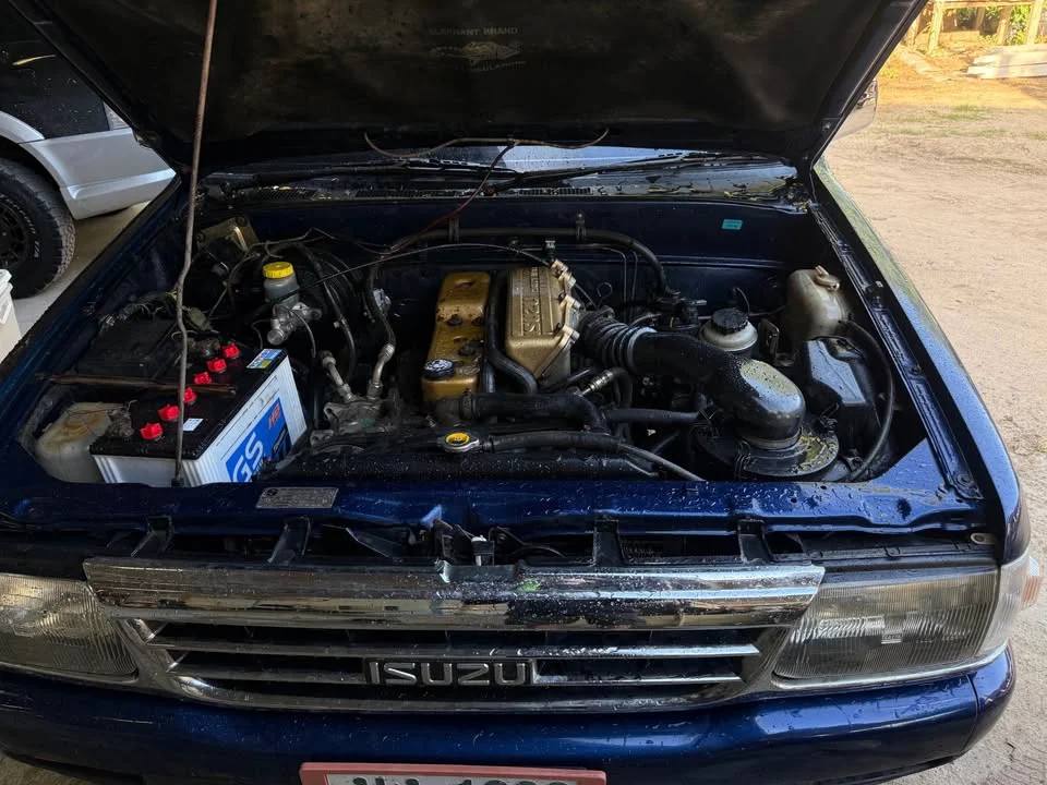 1996 Isuzu TFR III 2