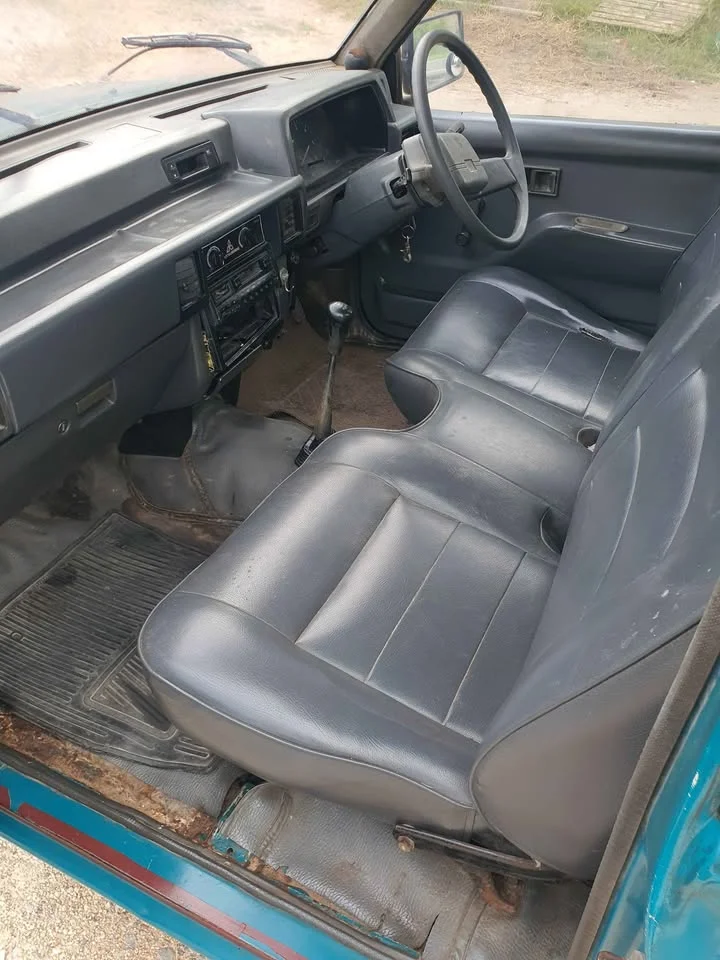 1995 Mitsubishi Triton II 2