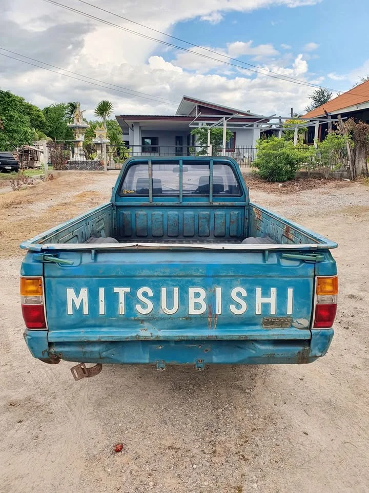 1995 Mitsubishi Triton II 3