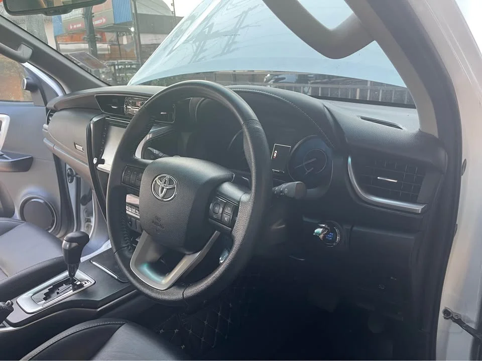 2023 Toyota Fortuner II 2