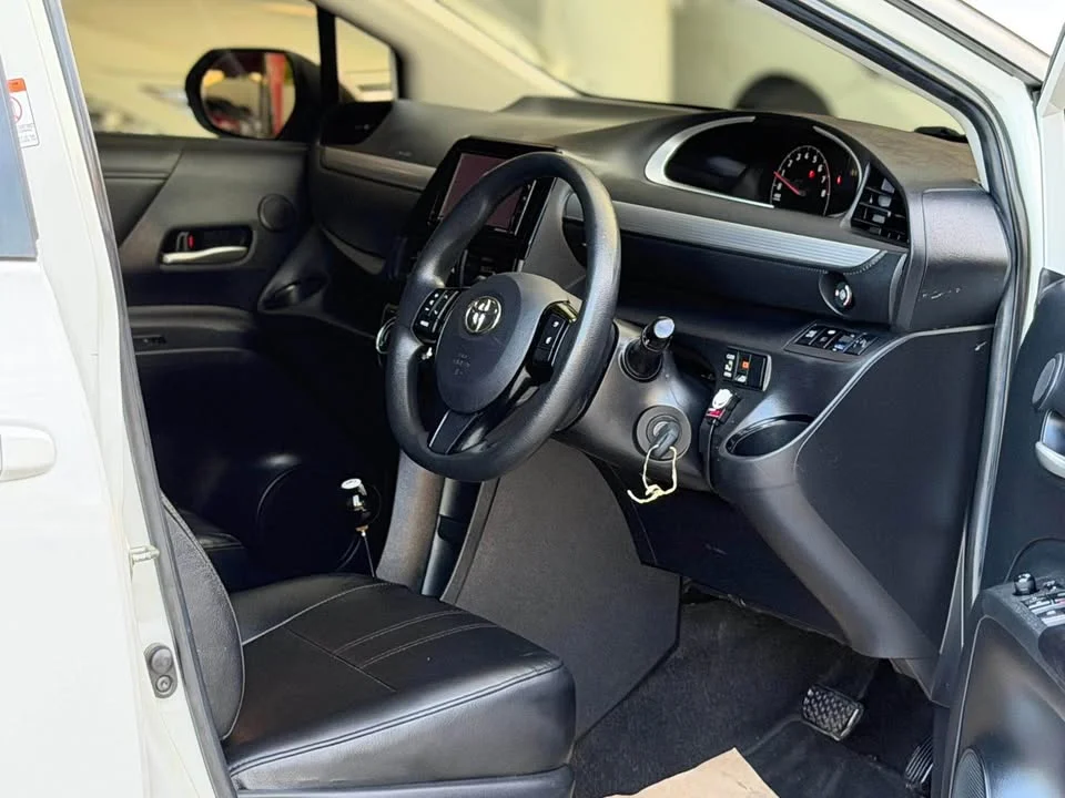 2017 Toyota Sienta II 2