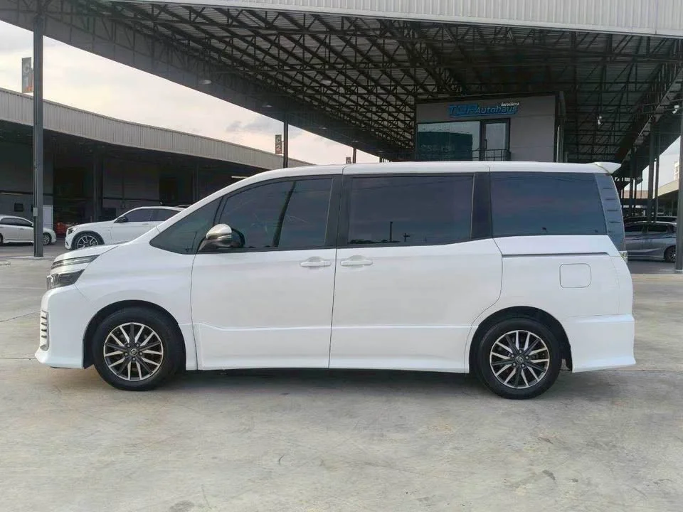 2016 Toyota Voxy III 2