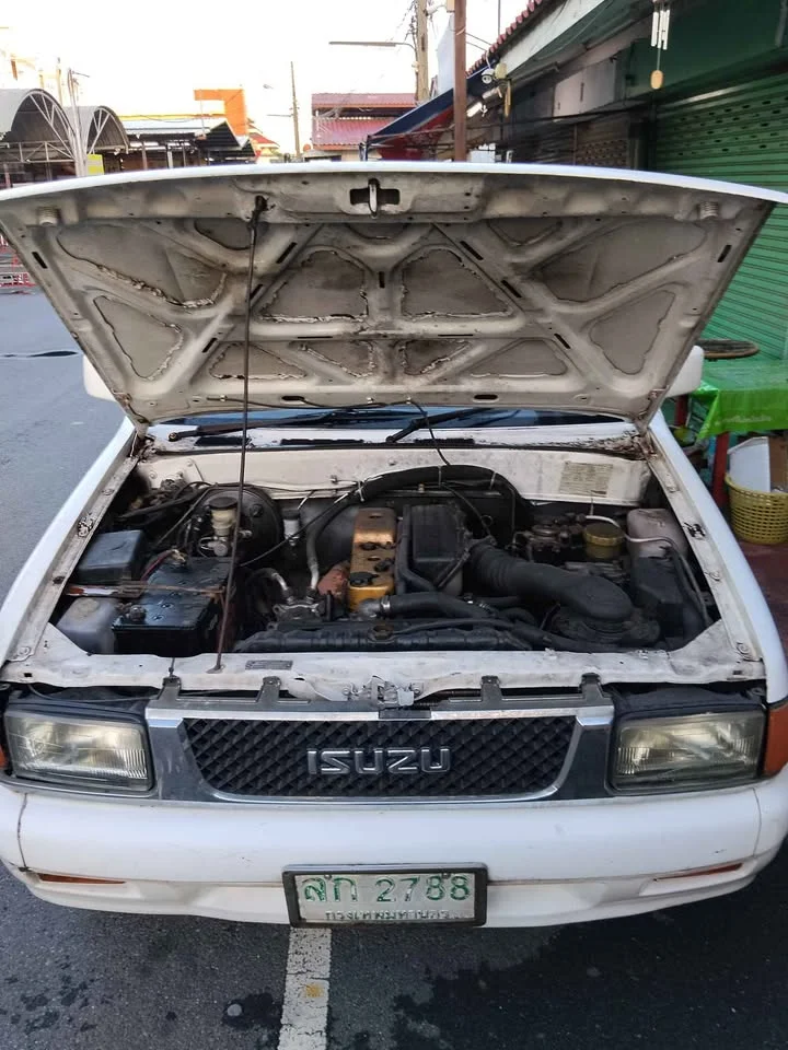 Isuzu TFR III 3