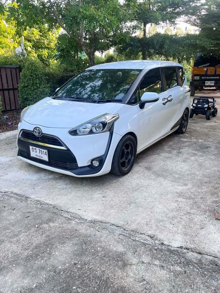 2016 Toyota Sienta II 2