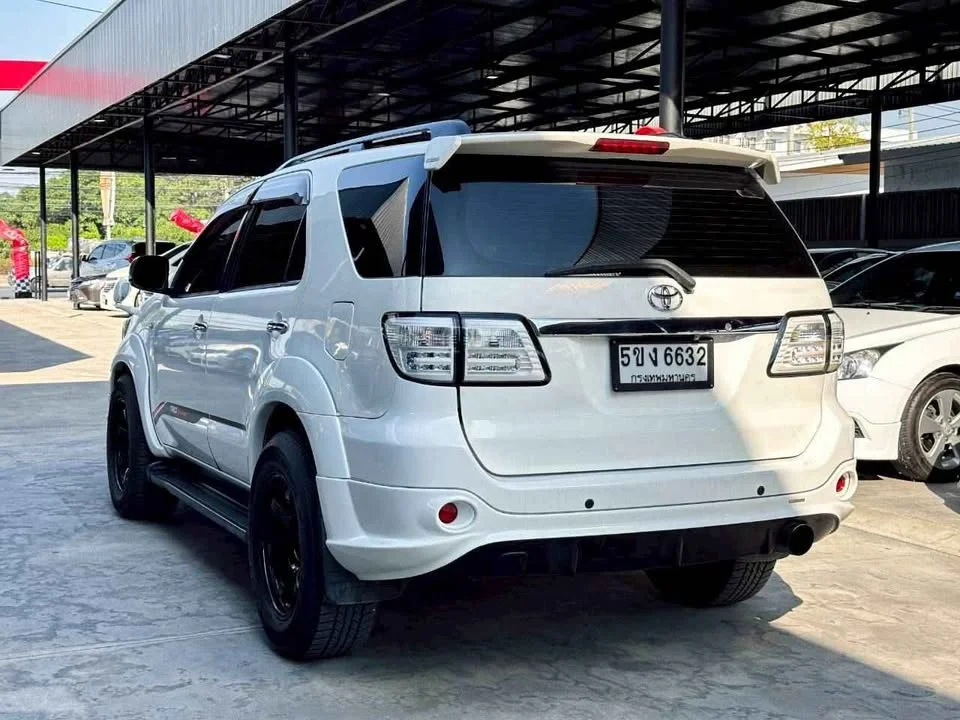 2010 Toyota Fortuner I 3