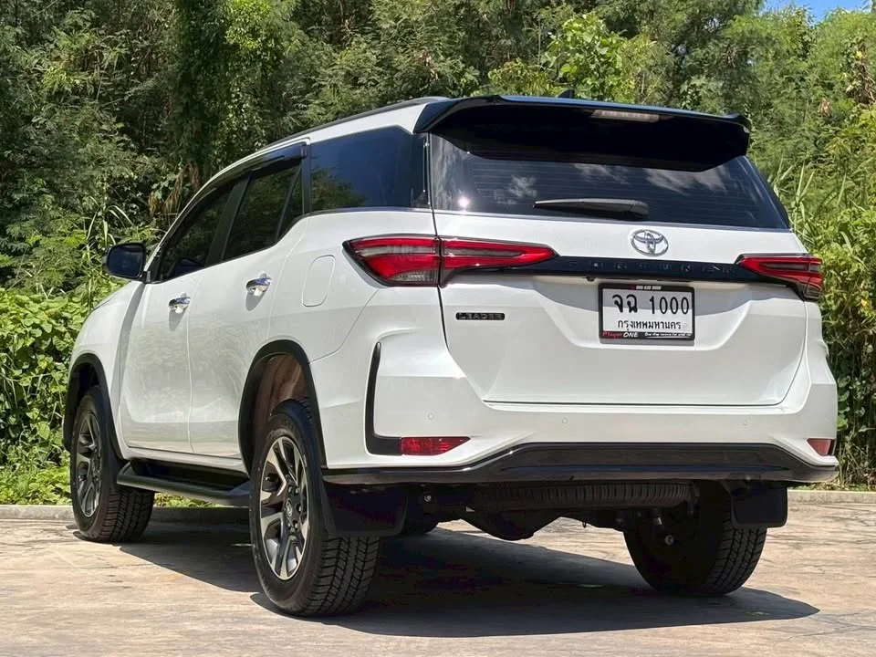 2023 Toyota Fortuner II 3