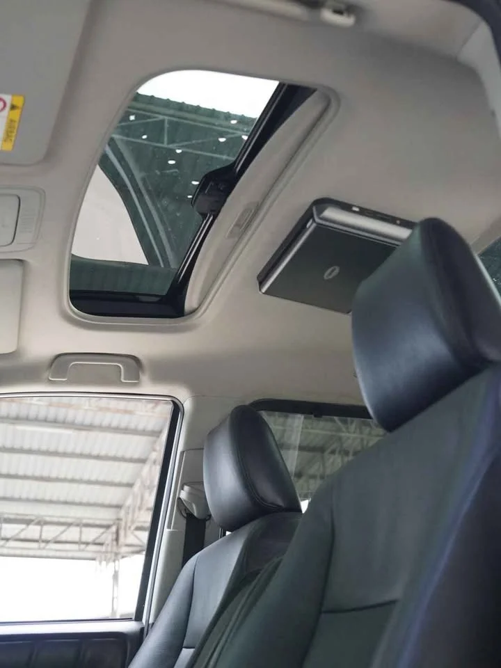 2015 Toyota Voxy III 2