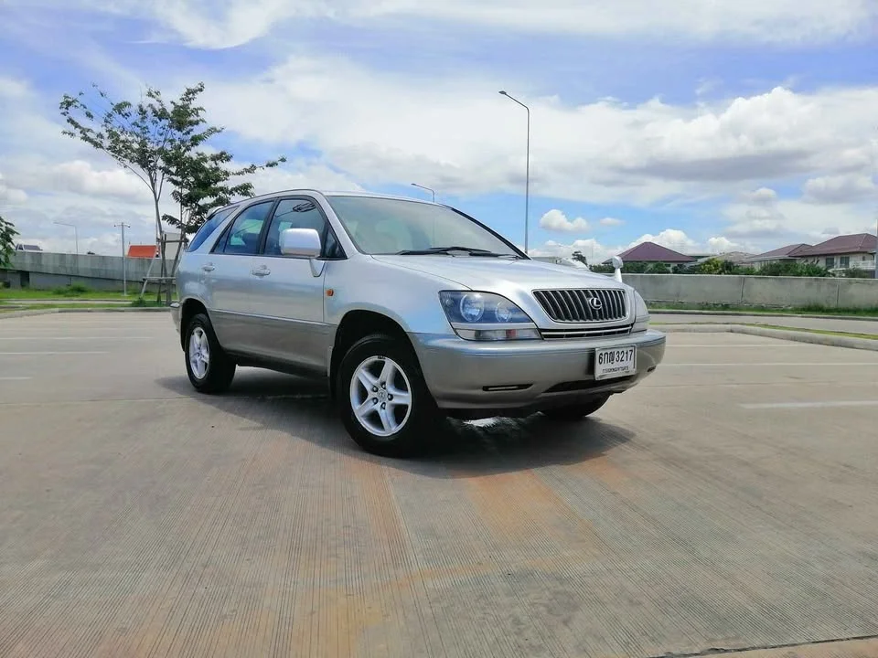 2004 Toyota Harrier I 3