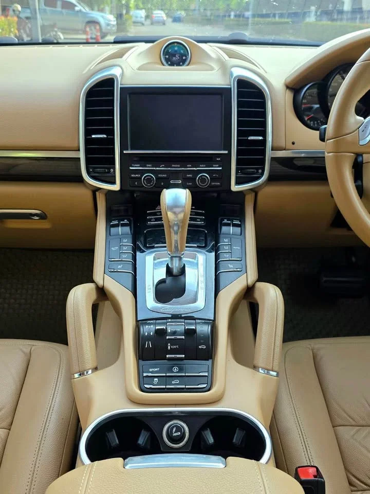 2011 Porsche Cayenne II 2