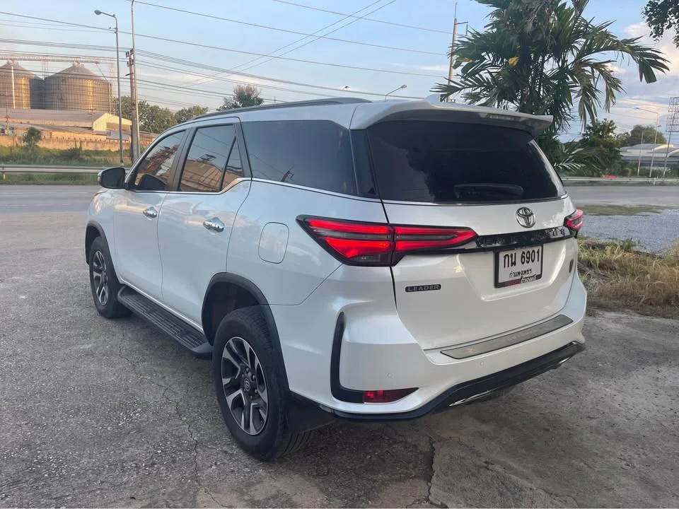 2023 Toyota Fortuner II 3