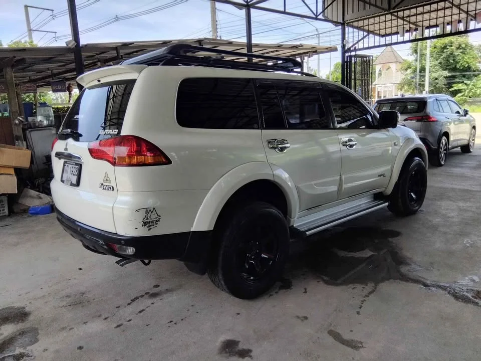 2011 Mitsubishi Pajero Sport II 2