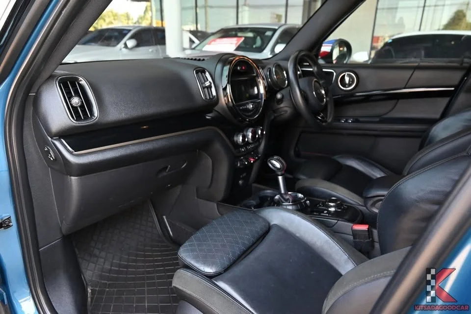 2017 Mini Hatch  III 2