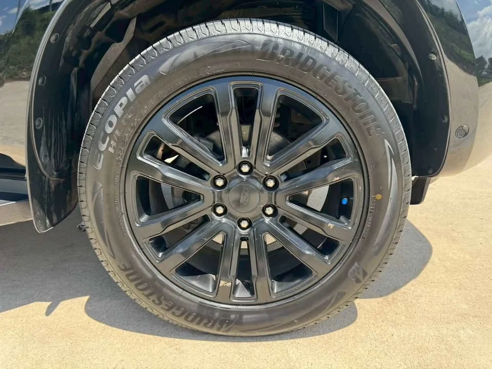 2020 Ford Everest II 2