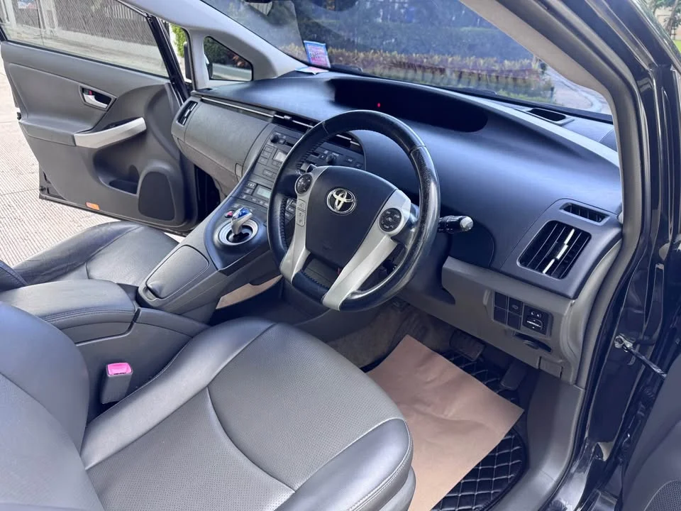 2011 Toyota Prius III 3