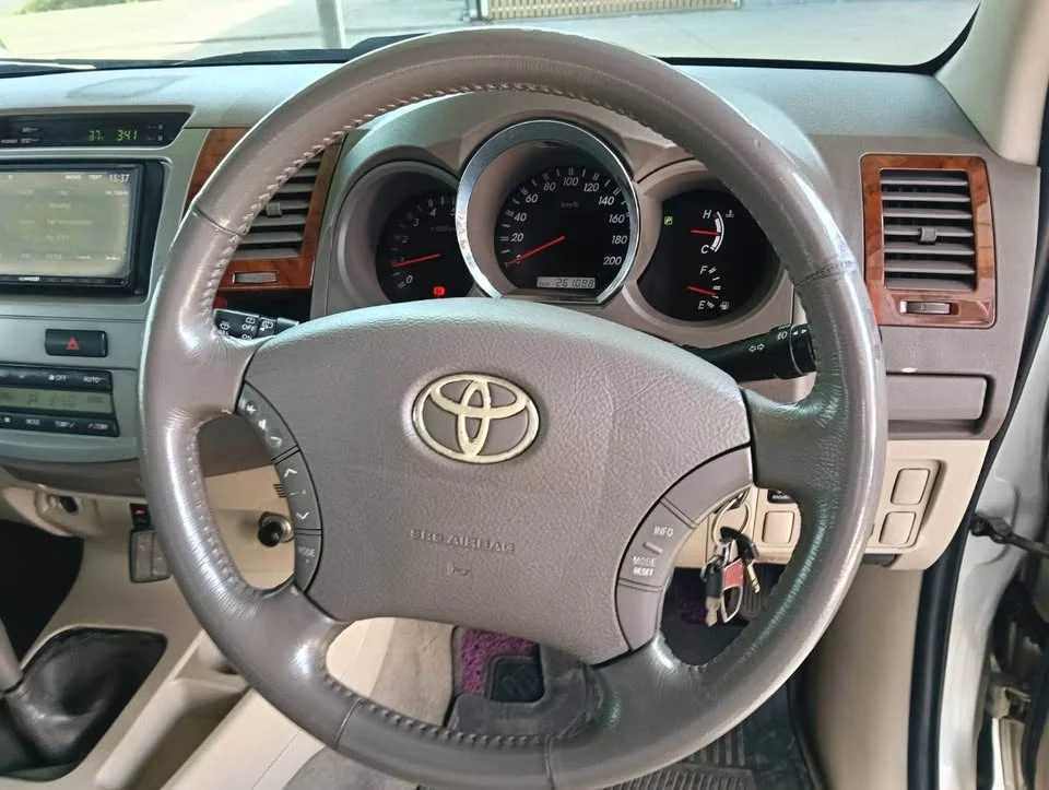 2005 Toyota Fortuner I 3