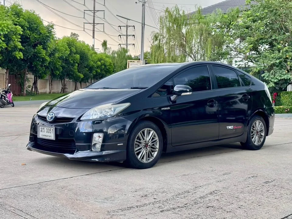 2011 Toyota Prius III 2