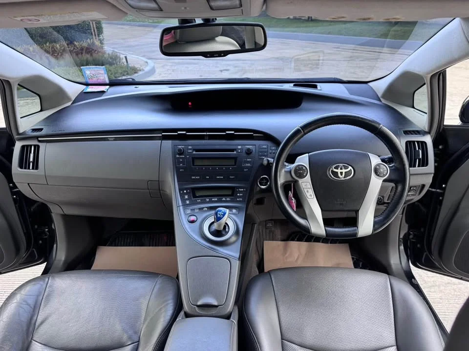 2011 Toyota Prius III 3