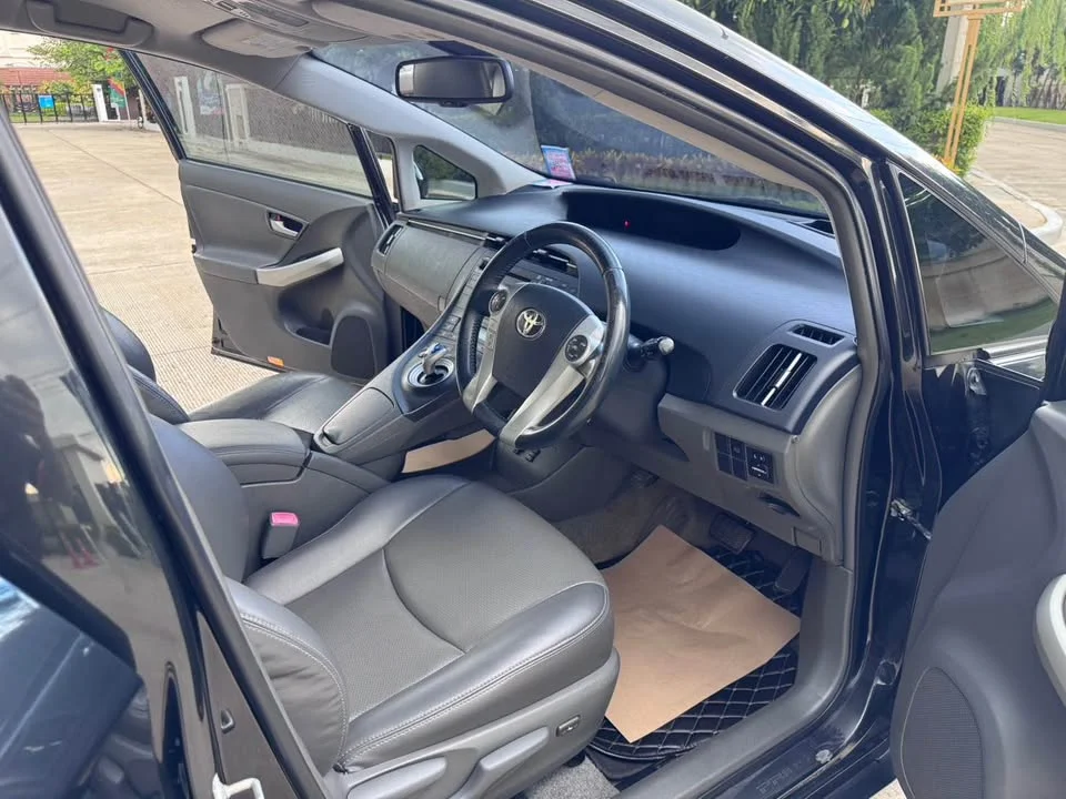 2011 Toyota Prius III 2