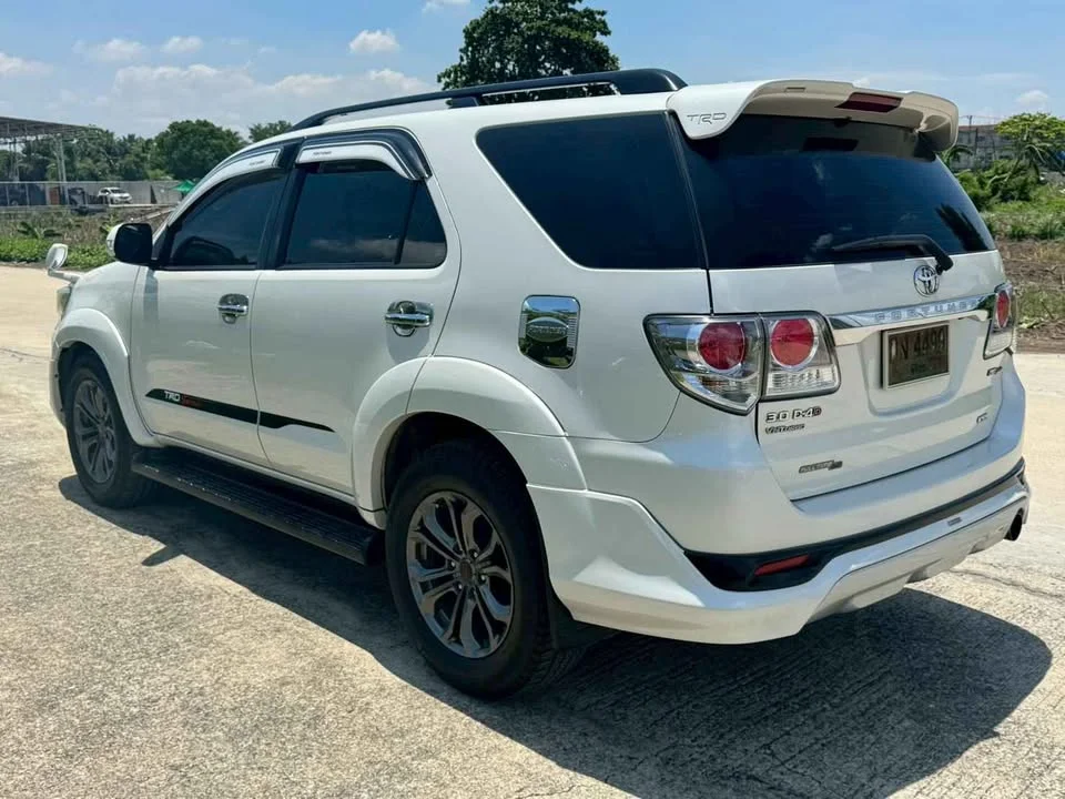 2012 Toyota Fortuner I 3
