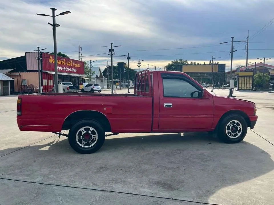 1995 Isuzu TFR III 2