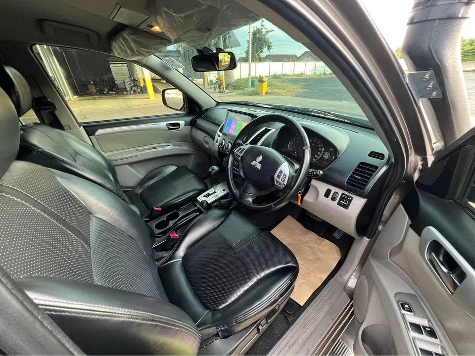 2012 Mitsubishi Pajero Sport II 2