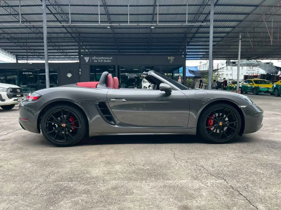 2019 Porsche 718 Boxster and Cayman IV 3