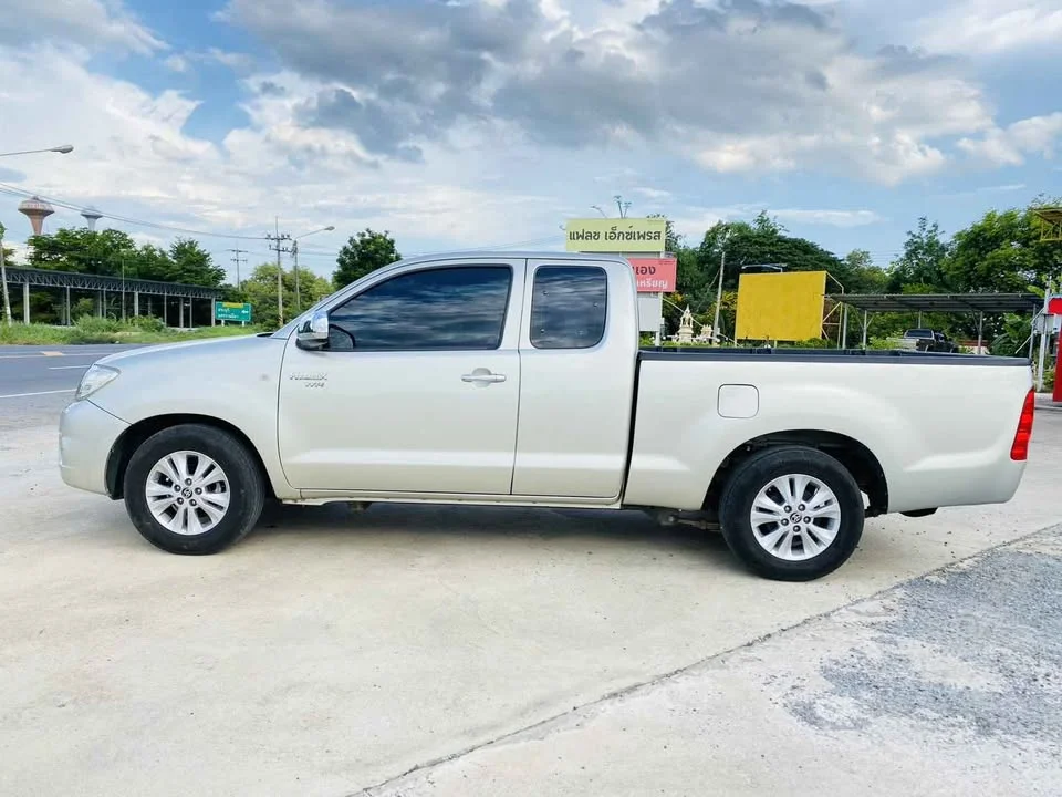 2011 Toyota Hilux VII 2