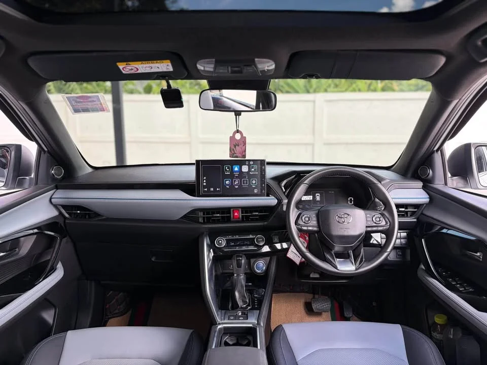 2024 Toyota Yaris Cross AC200 3