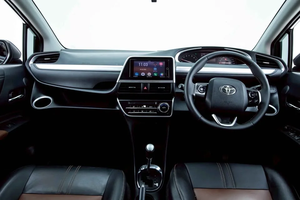 2017 Toyota Sienta II 2