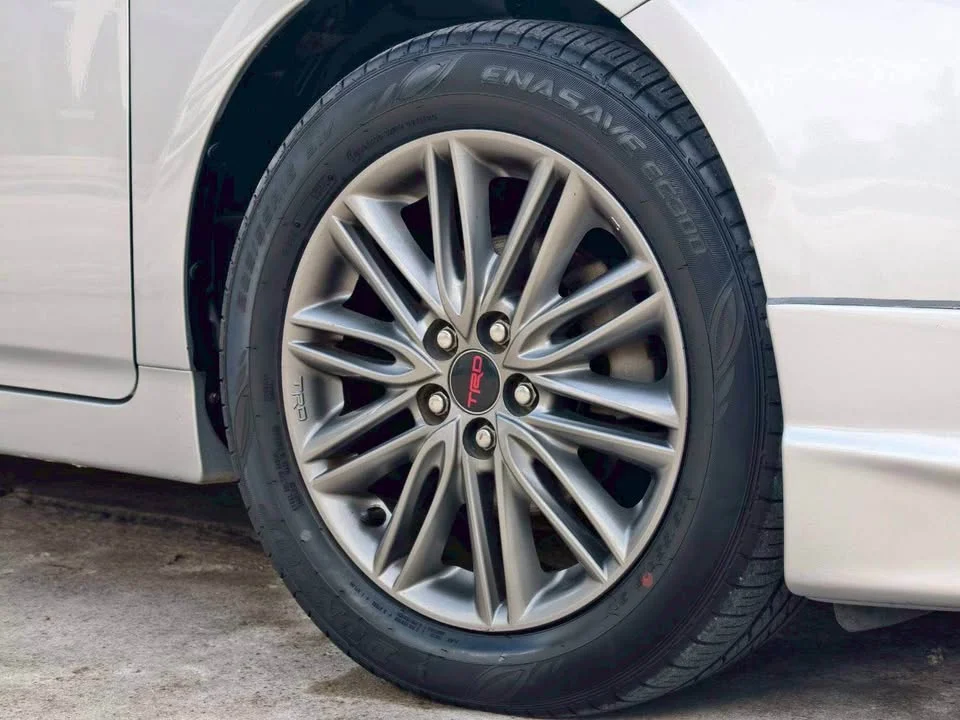 2011 Toyota Prius III 3