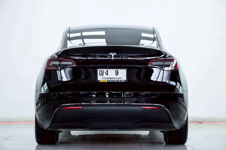 2023 Tesla Model Y 2